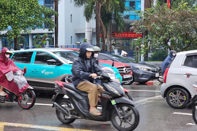 Không khí lạnh yếu khiến một vài nơi xuất hiện mưa dông